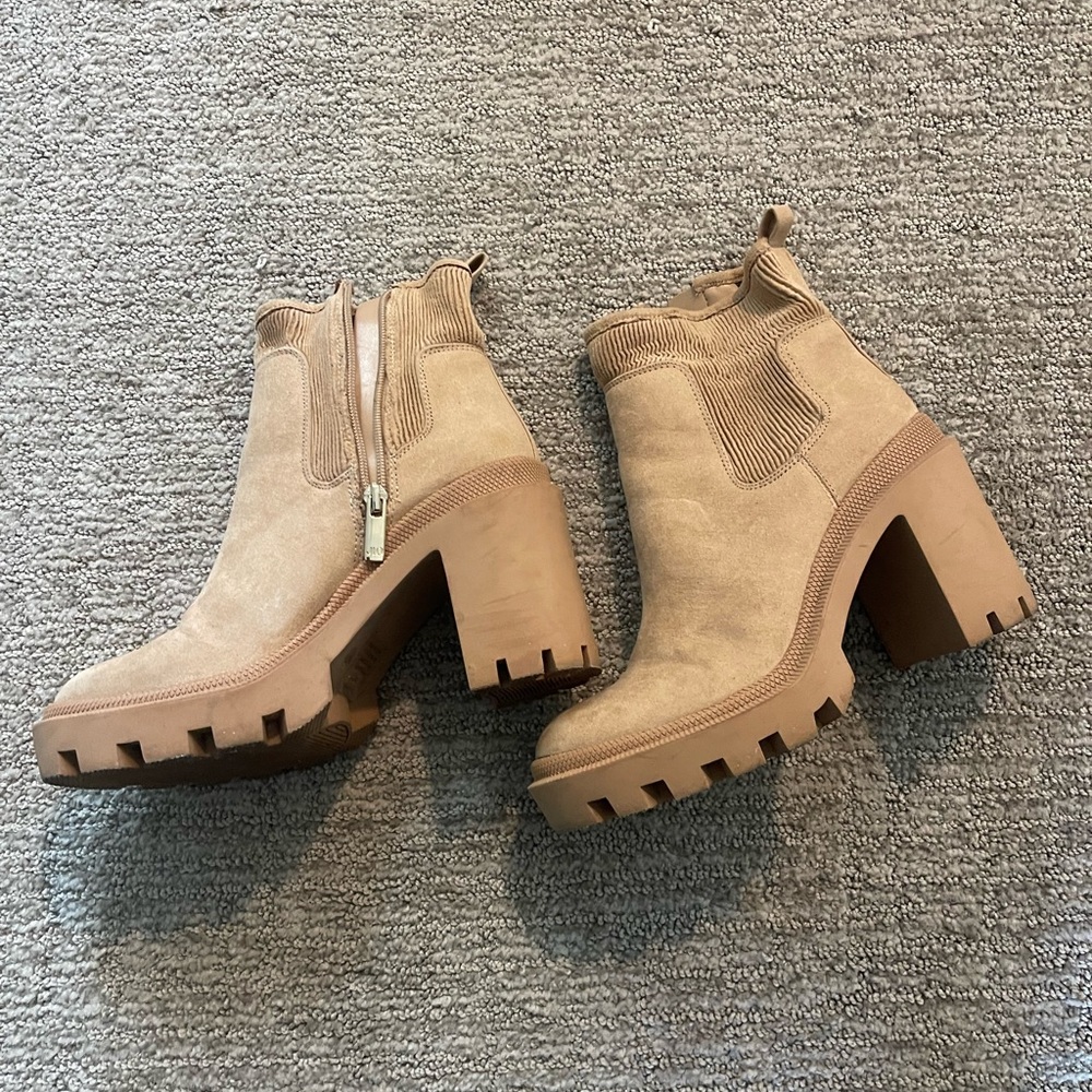 Jennifer Lopez Beige Ankle Booties